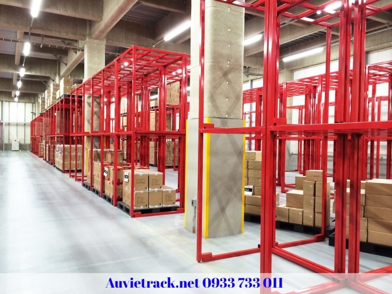 pallet sắt chứa hàng